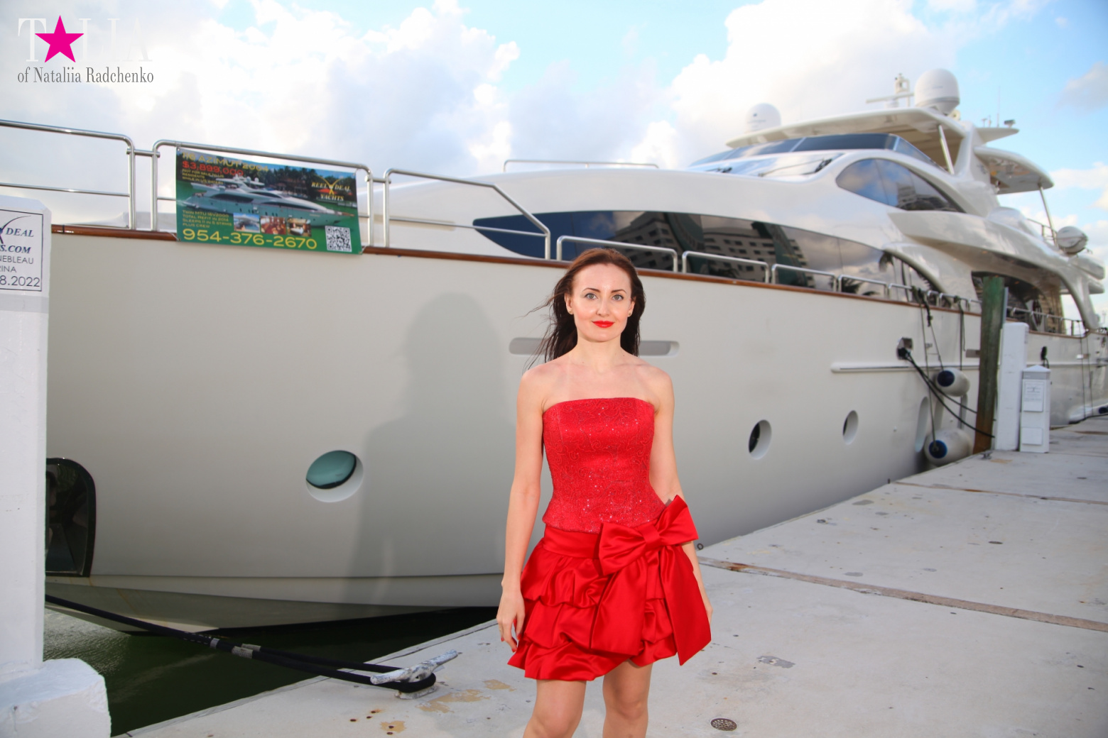 Yachts, Palms, Bay - The promenade of Middle Miami Beach, Collins Avenue